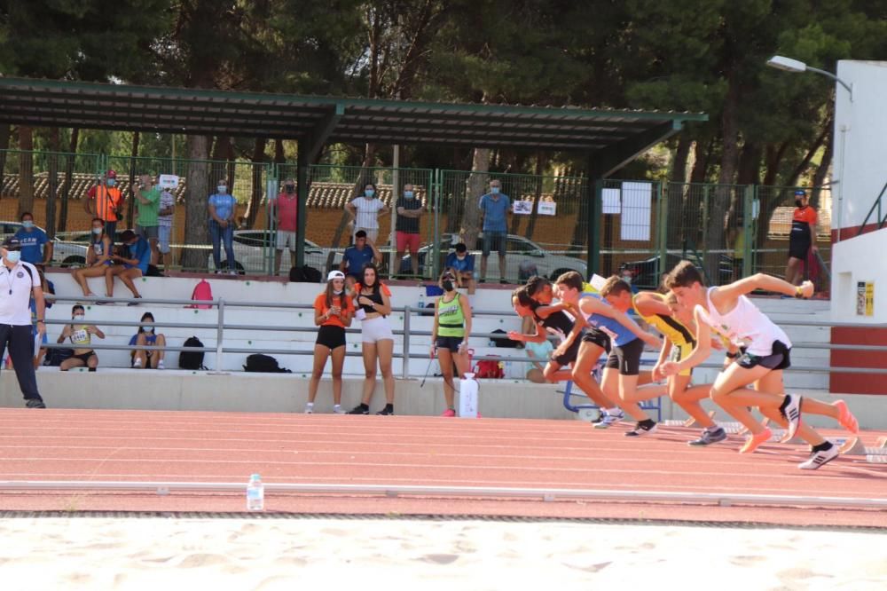 Control federativo de atletismo en Yecla