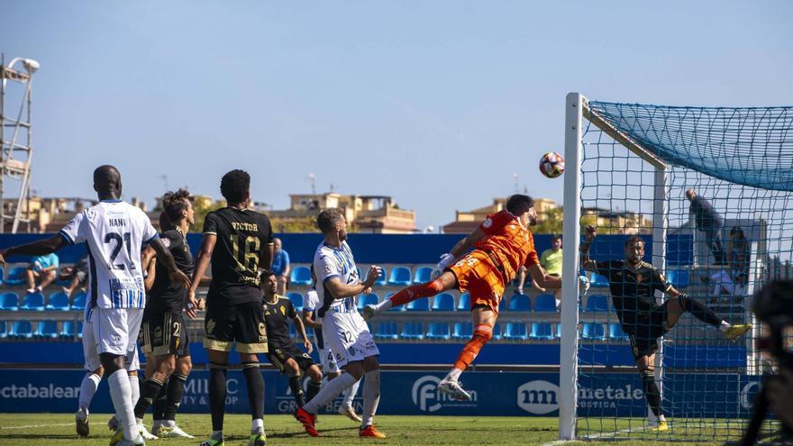 El Real Murcia gana y nada más