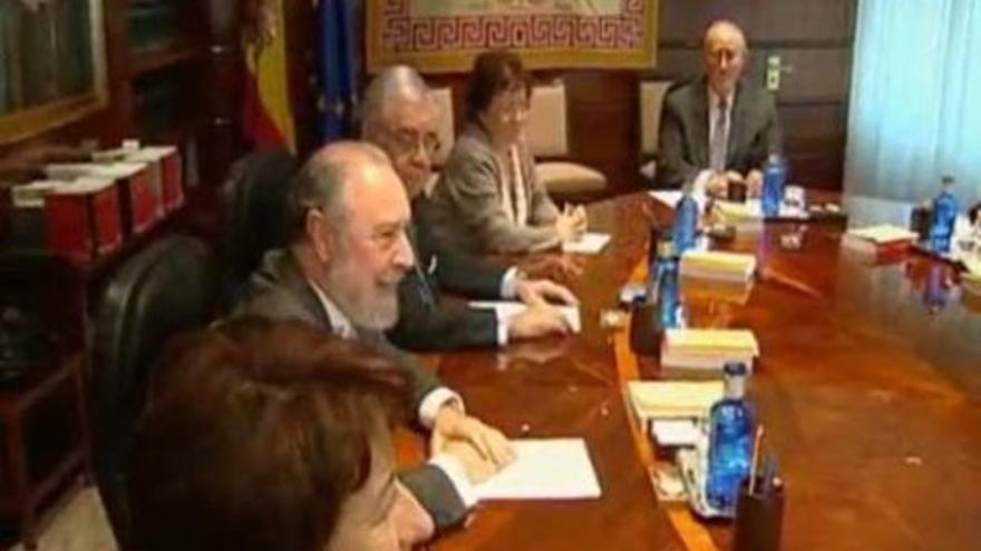 El presidente del Constitucional rechaza la dimisión de tres de sus jueces