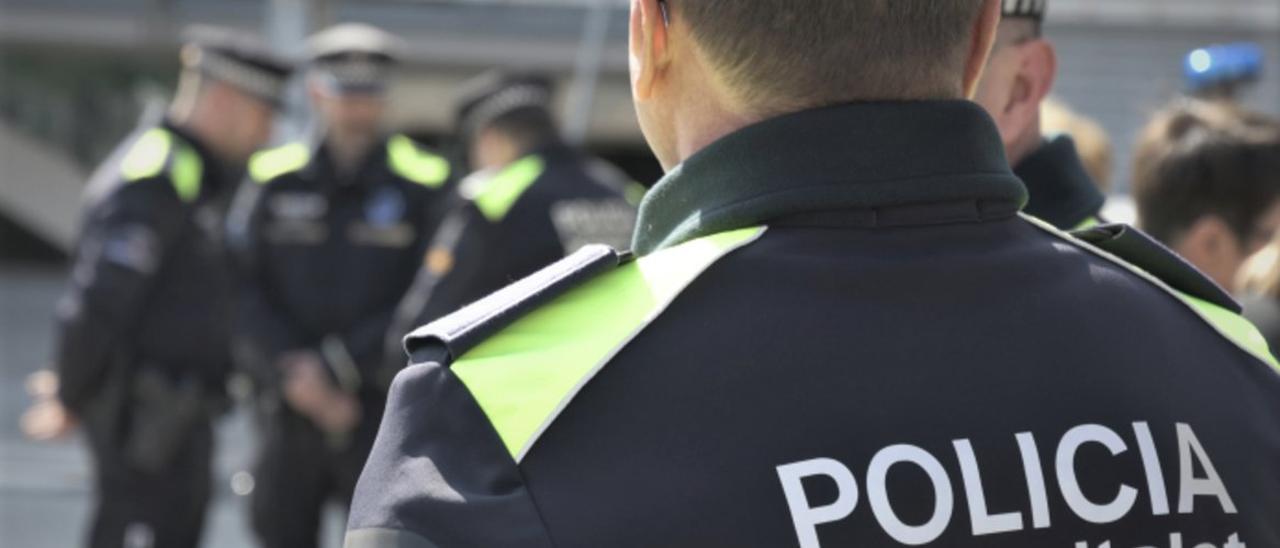 Agentes de la Guardia Urbana de L'Hospitalet de Llobregat.