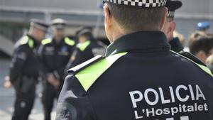 Agentes de la Guardia Urbana de L’Hospitalet de Llobregat.