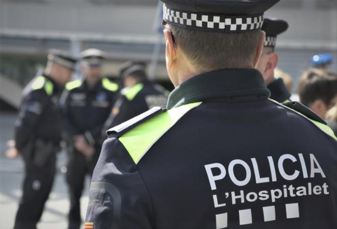 Agentes de la Guardia Urbana de L’Hospitalet de Llobregat.