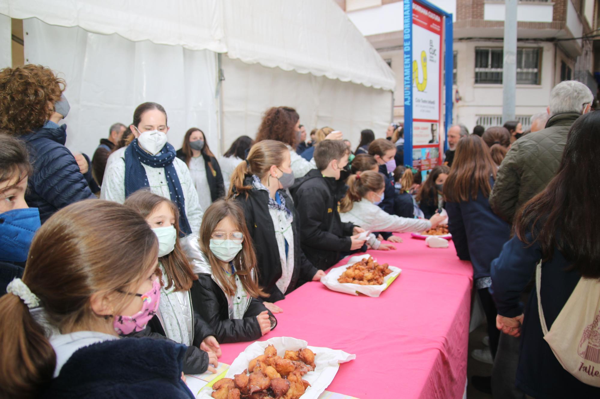 Las mejores imágenes de la 'plantà' de las fallas en Burriana