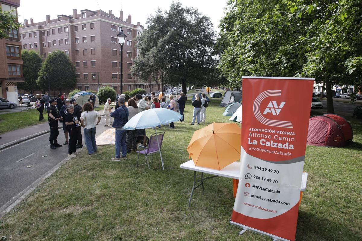 En imágenes: La Calzada vuelve a la carga por los accesos a El Musel