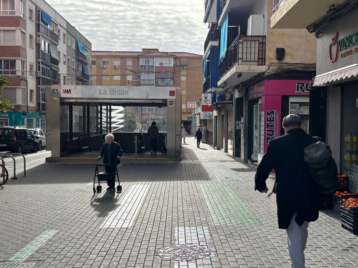 Boca del Metro de Málaga en La Unión, situada en la calle Santa Marta.