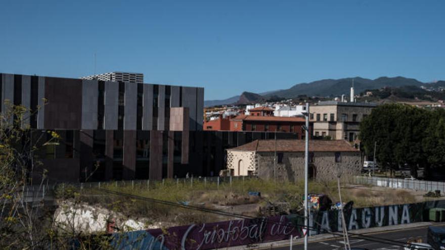 Solar en el que irá ubicado el nuevo mercado municipal.