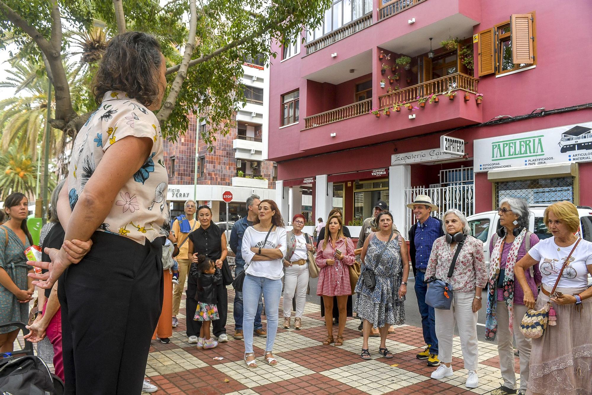La poesía visual toma las calles del Barrio de Arenales en la capital grancanaria