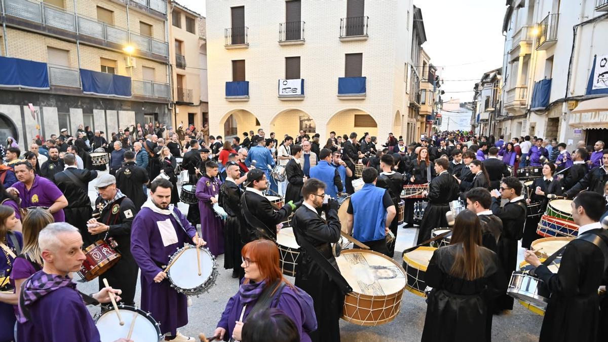 Una treintena de grupos de tambores se citan en La Puebla de Híjar este fin de semana.