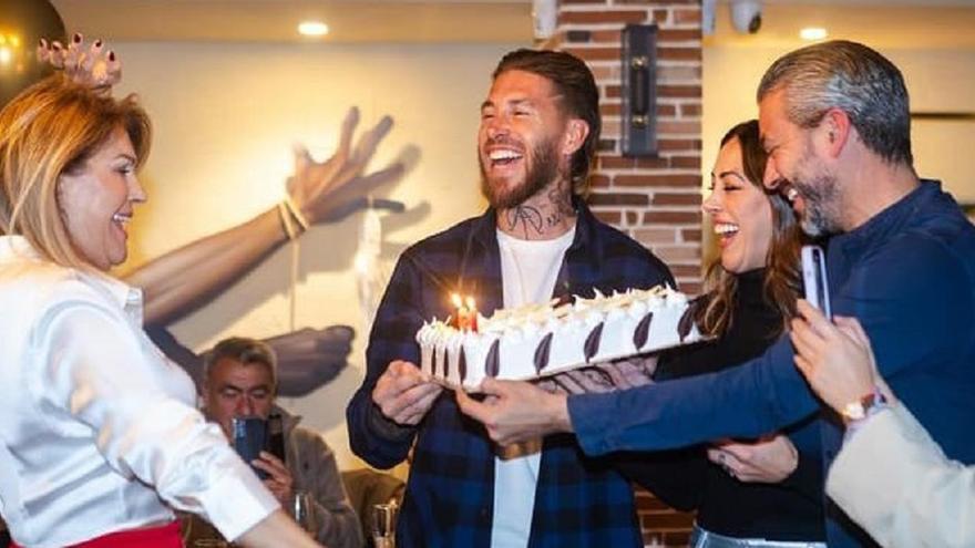 Ni rastro de Pilar Rubio en el cumpleaños de la madre de Sergio Ramos