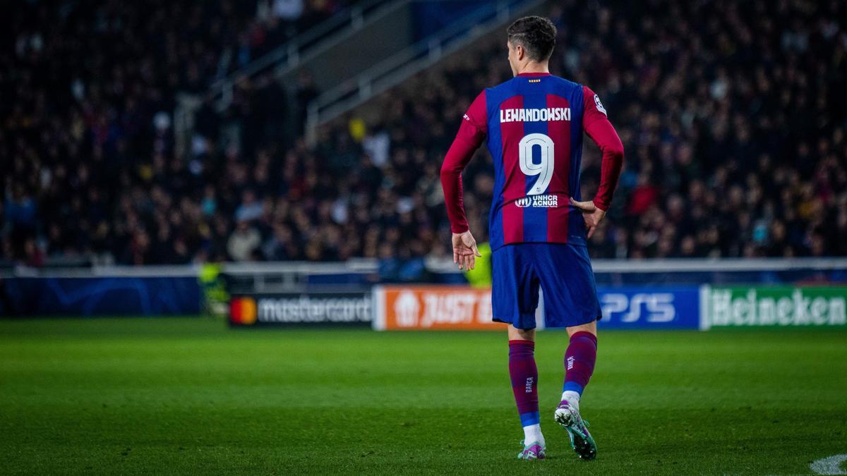 Lewandowski, durante el Barça-Oporto de la Champions en Montjuïc.