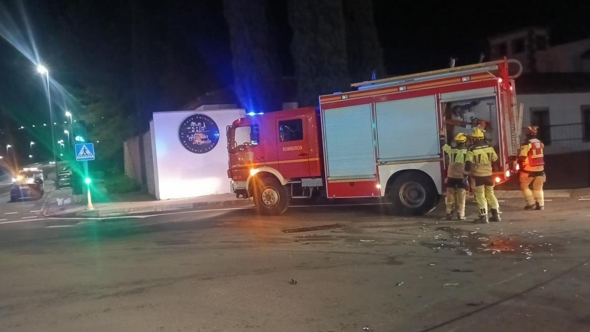Galería | Aparatoso accidente entre dos coches en el cruce de los Juzgados de Cáceres