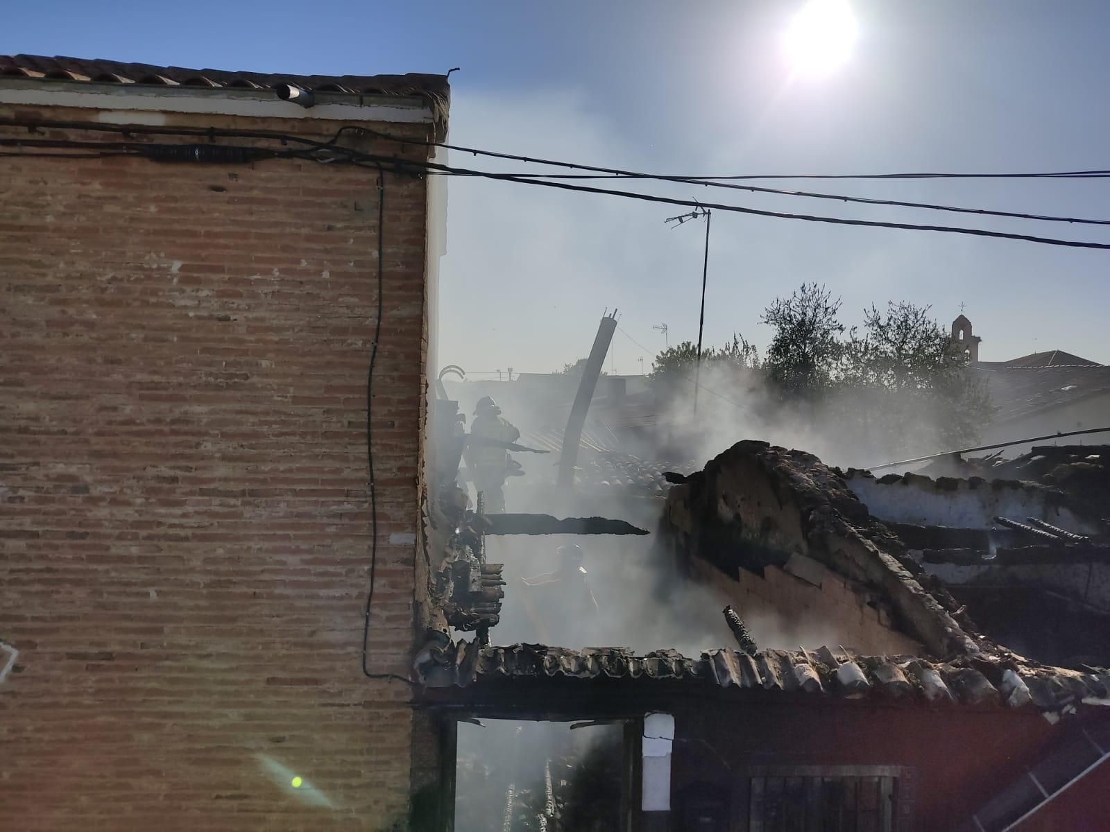 Intervención en un fuego en una casa de Pobladura de Valderaduey