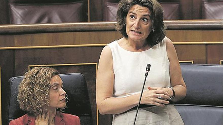 Ribera se escuda en informes del PP para justificar su ‘OK’ al Castor