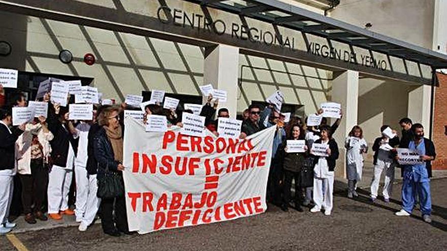 Centro Virgen del Yermo, donde hay varios internos aislados, durante una protesta laboral