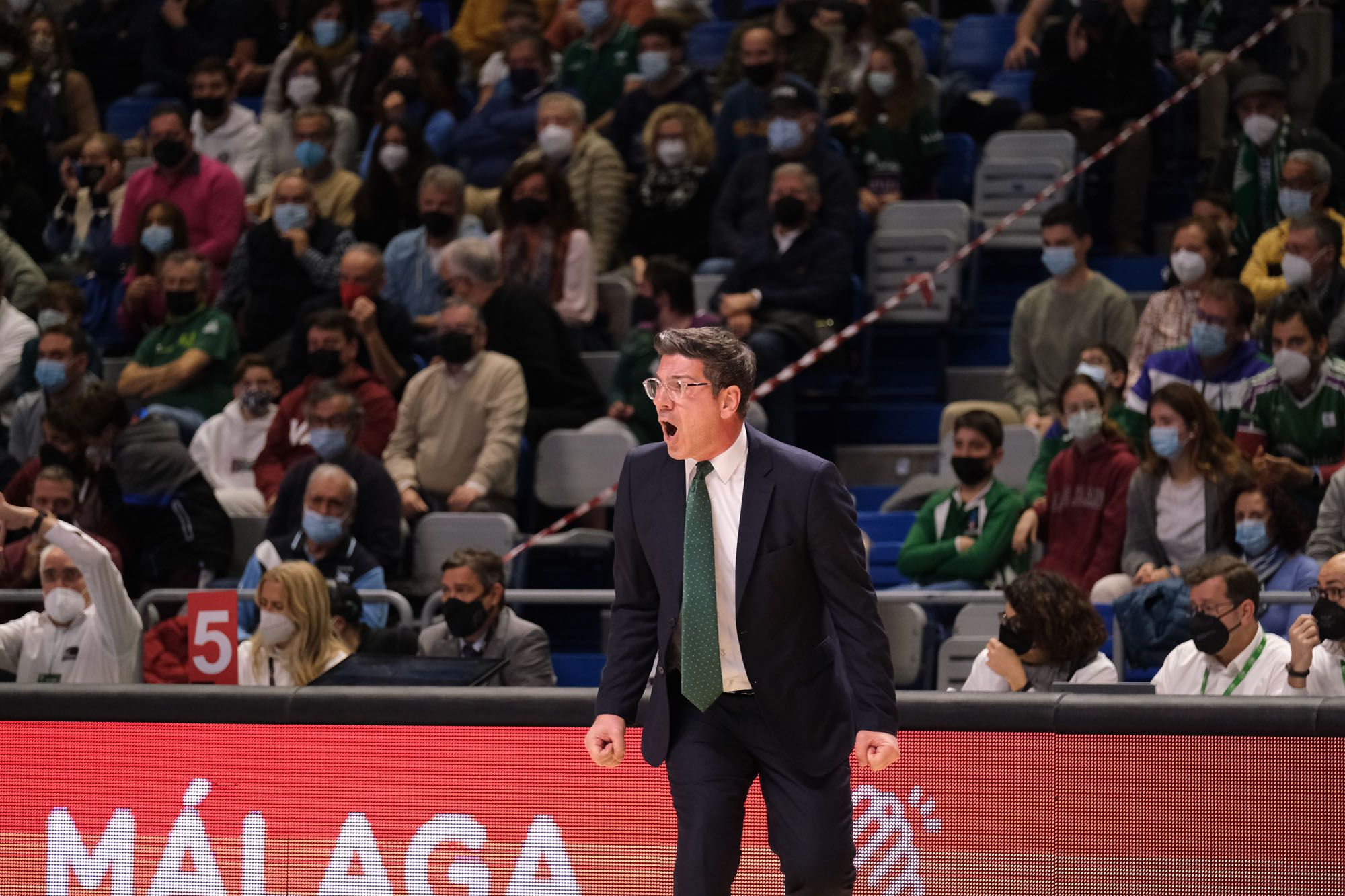 Las imágenes del Unicaja - Valencia Basket de la Liga Endesa.