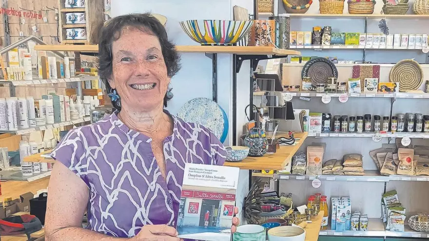 Marta Pizarro, gerente jubilada de s'Altra Senalla en Palma: «Los organismos públicos deberían ser los primeros en adquirir productos de comercio justo»