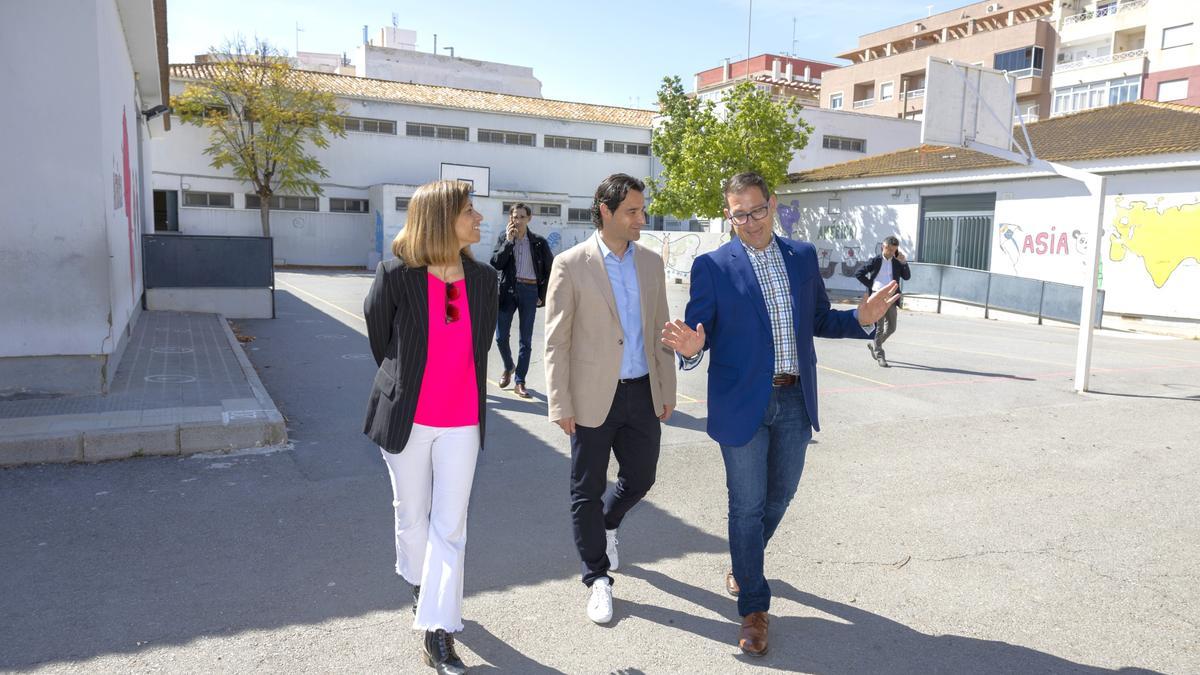 Firma del acta de replanteo que da inicio al plazo legal de construcción del nuevo Colegio Inmaculada en Torrevieja