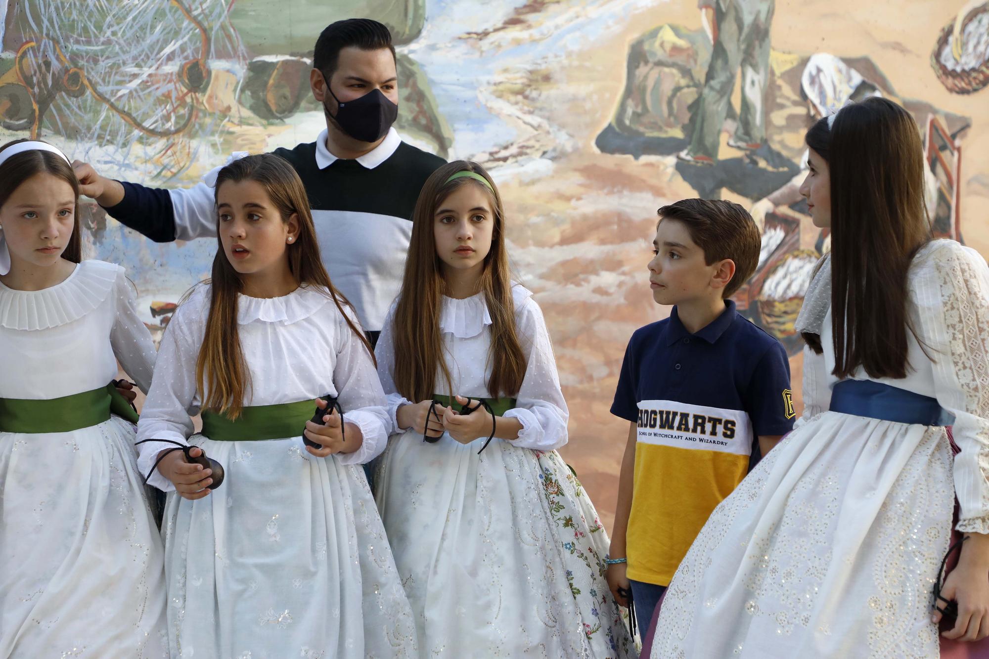 Las falleras infantiles de 2020-2021 y 2022 ensayan la "Dansà"