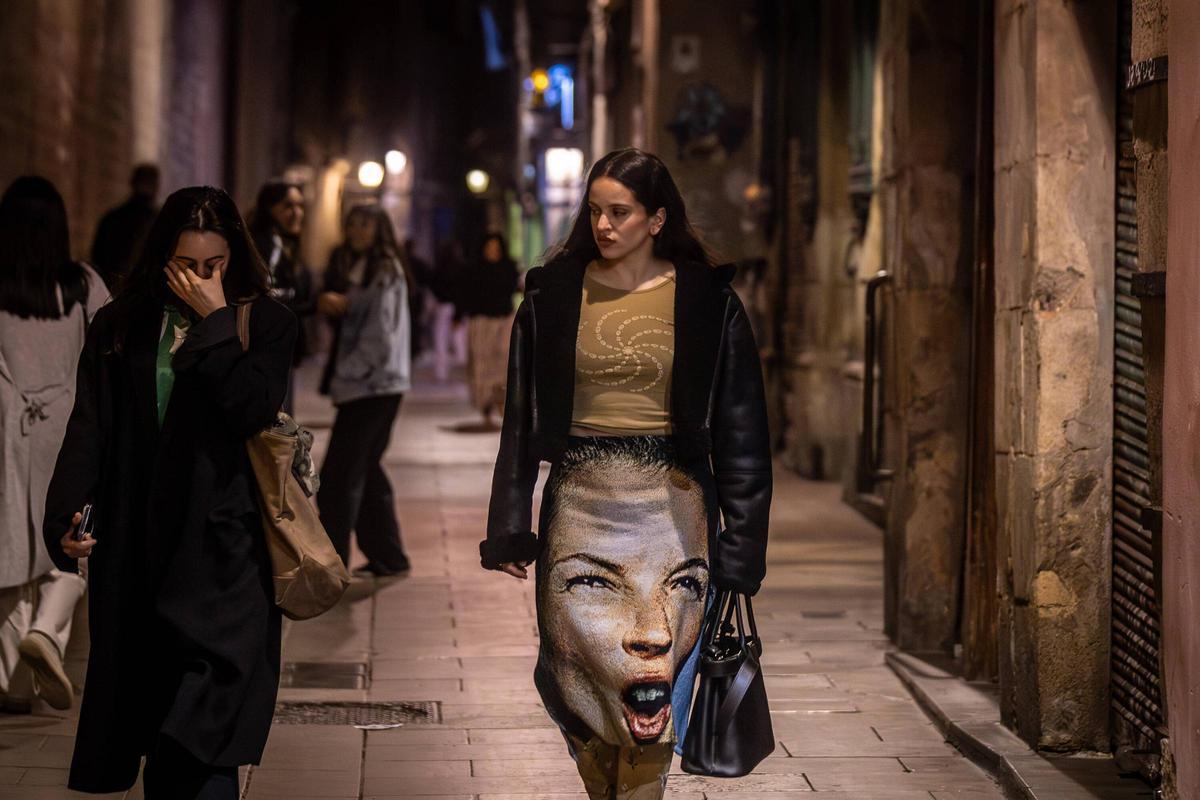 Rosalía cena en un restaurante del Born, en Barcelona