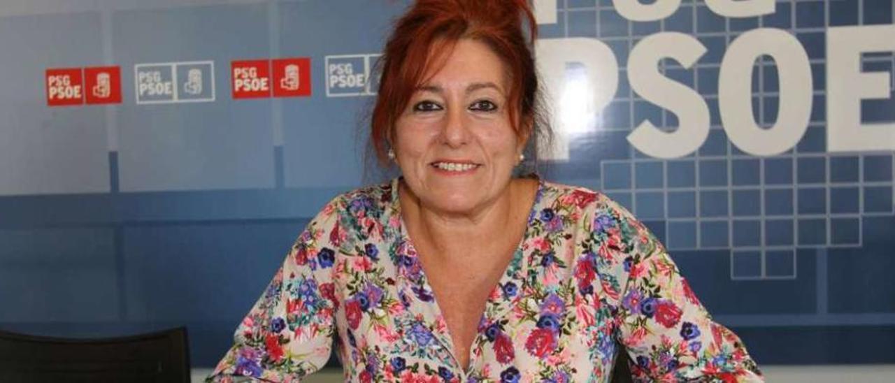 La diputada autonómica del PSdeG- PSOE, Carmen Acuña, en una imagen de archivo de una rueda de prensa en la sede de Ourense. // I. Osorio