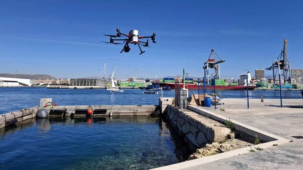 Una prueba con un dron en el Puerto de Alicante.