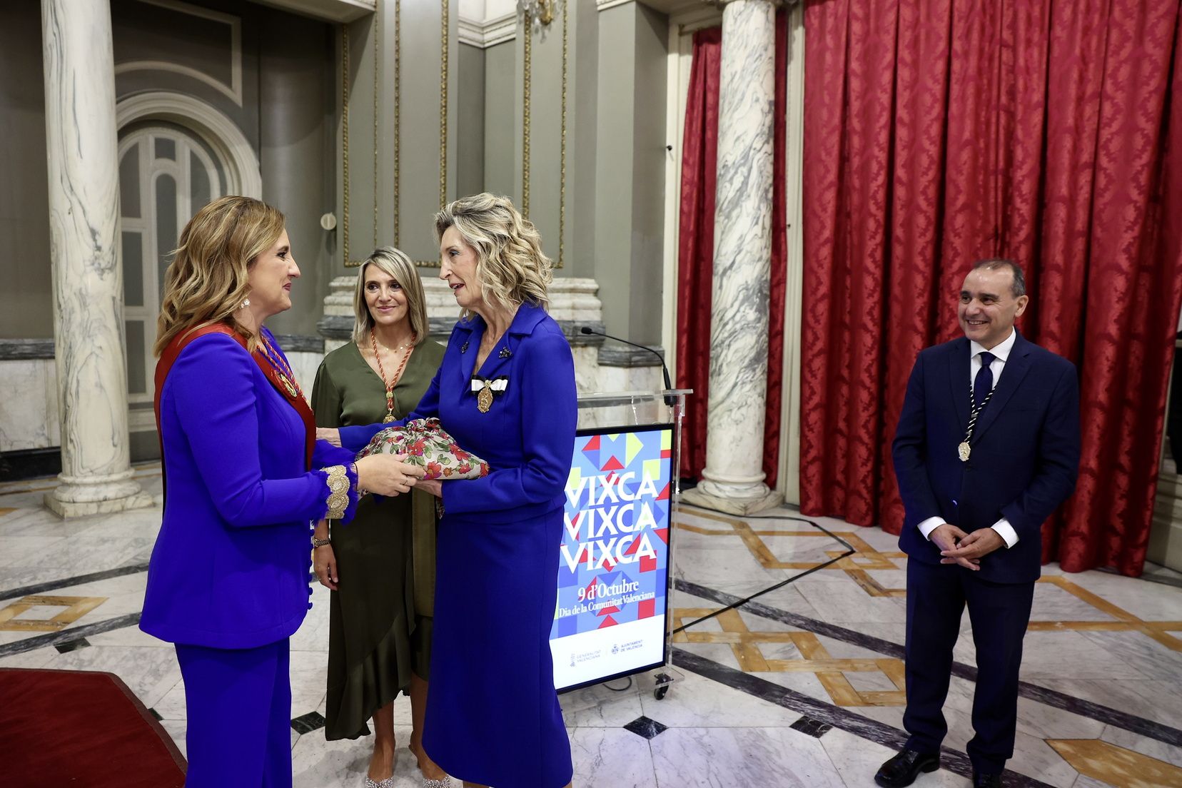 Balcón y "mocaorà" en la despedida de Berta Peiró y la corte 2025