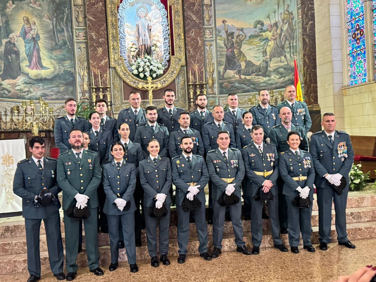 Agentes del puesto de la Guardia Civil de es Pont d'Inca, durante la ceremonia.