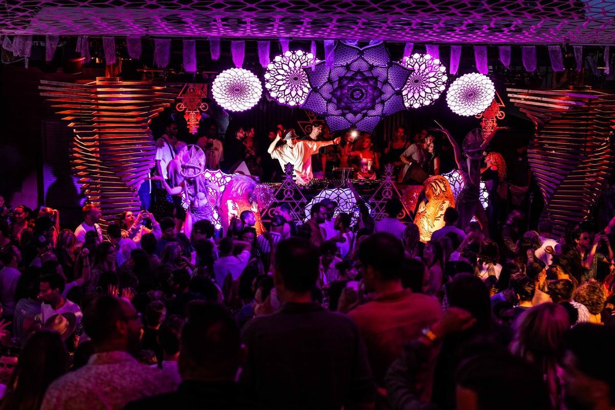 Imagen de archivo de una fiesta WooMoon en Cova Santa.