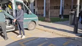 Tres detenidos por atar, golpear y expulsar por la fuerza a un hombre de su casa en Manises