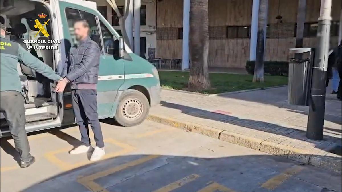 Tres detenidor por asaltar una vivienda en Manises y expulsar a su morador entre golpes y amenazas