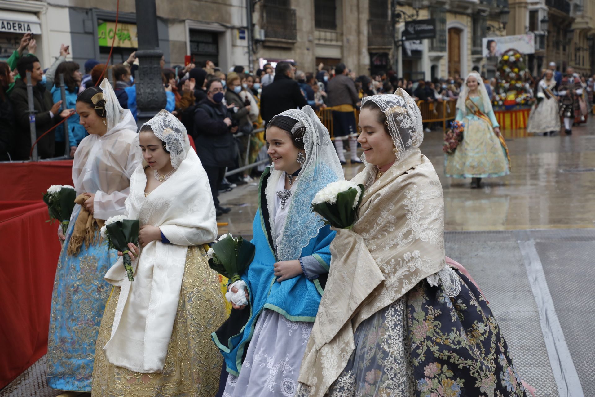 Búscate en el primer día de ofrenda por la calle de Quart (entre las 17:00 a las 18:00 horas)