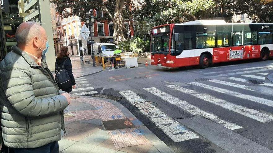 El PSOE pide a Barcala transporte público gratuito los domingos y para personas vulnerables