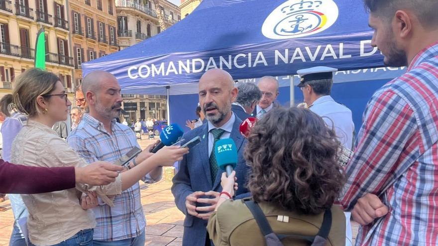 Javier Salas, atiende a los periodistas este jueves.