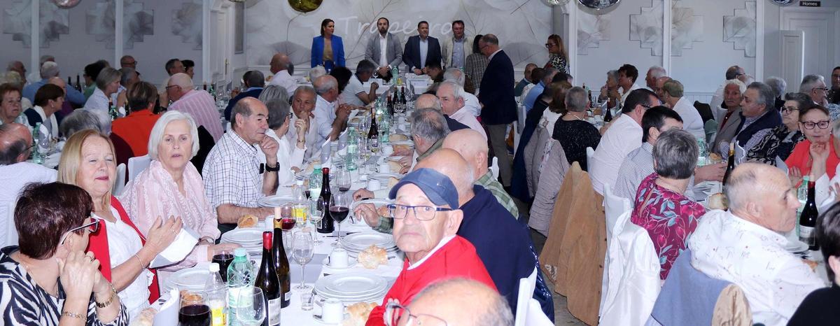 Un momento da xuntanza celebrada en Lousame.