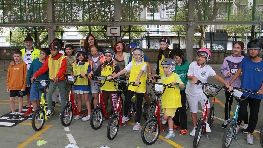 Alumnos de 5º y 6º de primaria realizando un taller de educación viaria. |   // IÑAKI. OSORIO