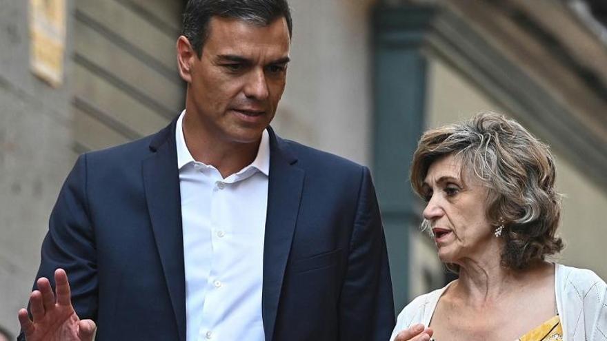 Pedro Sánchez y la ministra de Sanidad María Luis Carcedo.