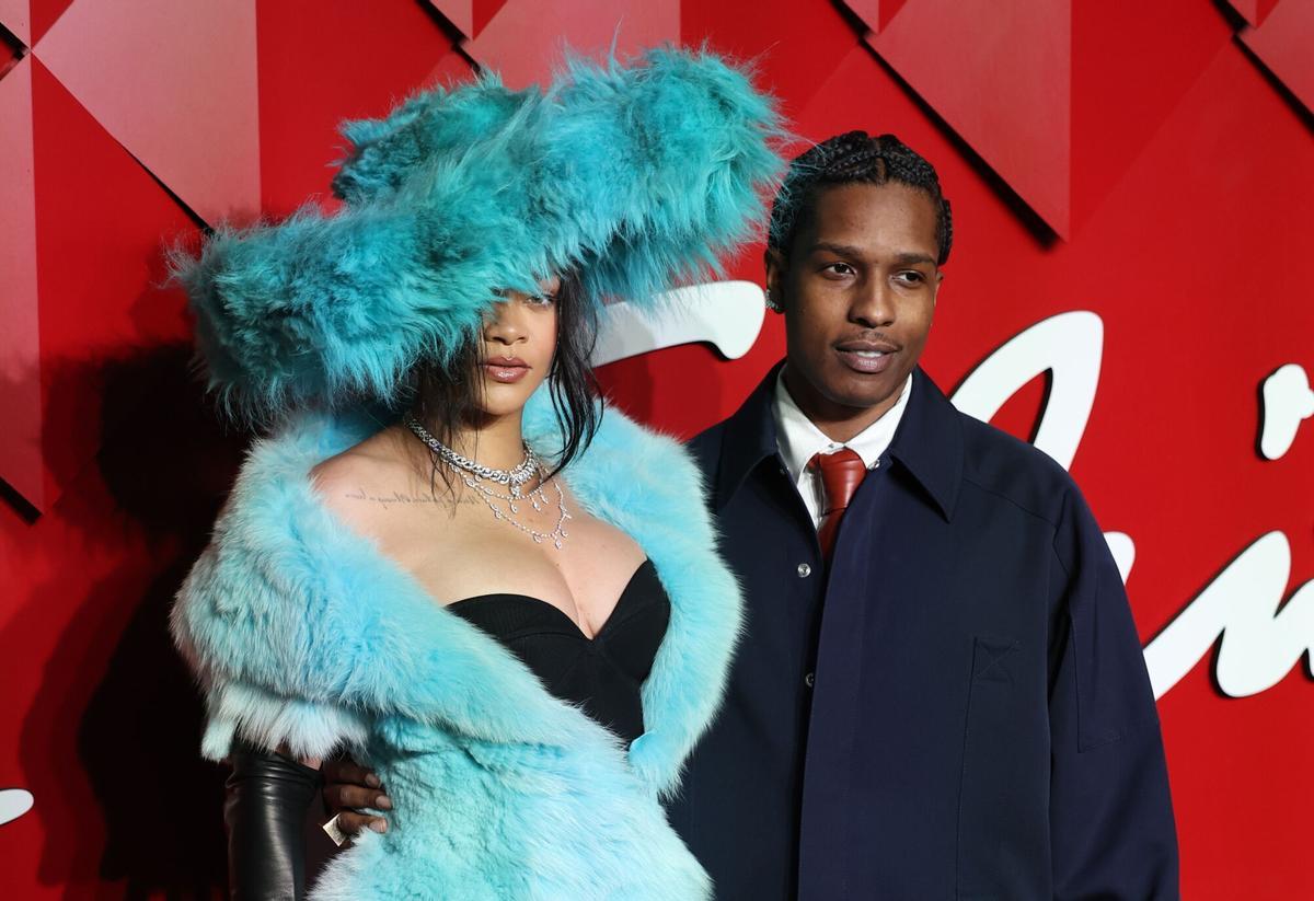Rihanna y ASAP Rocky en los Fashion Awards en 2024.