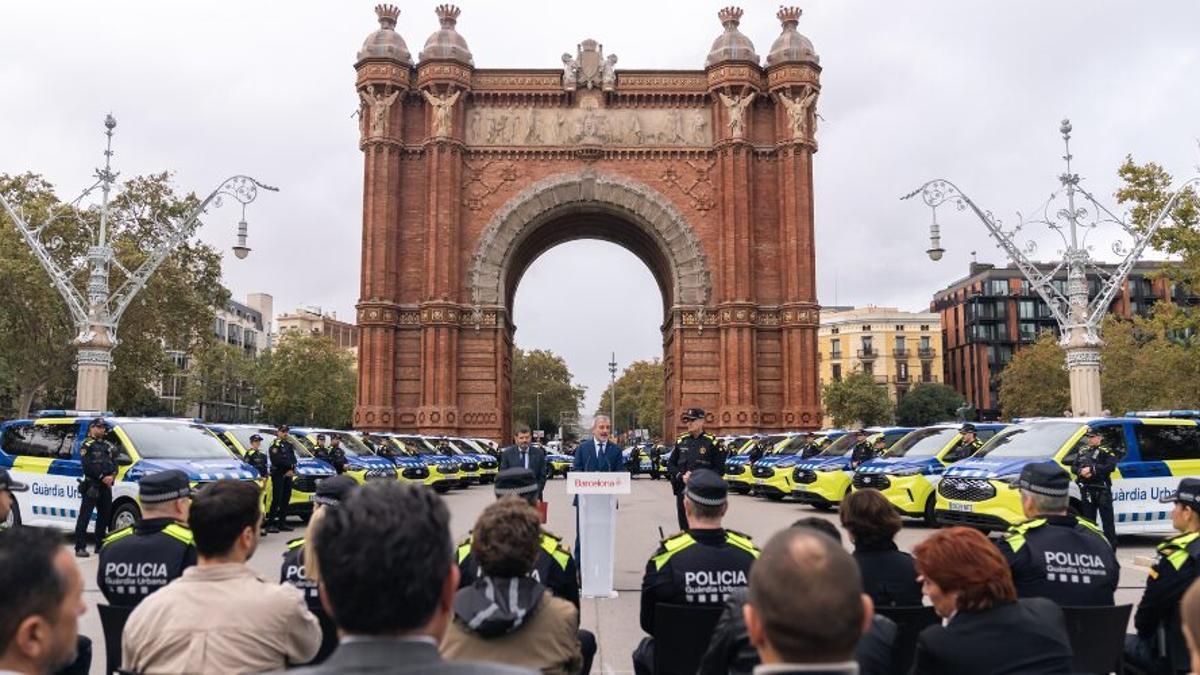 Presentación de nuevos vehículos para el parque móvil de la Guardia Urbana