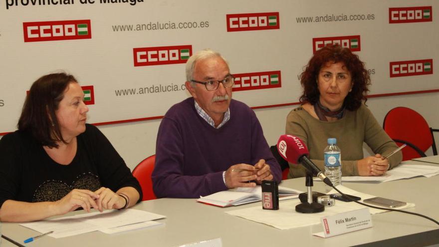 Virgina Vázquez, Félix Martín y Gloria Pérez, ayer en la sede de CCOO en Málaga.