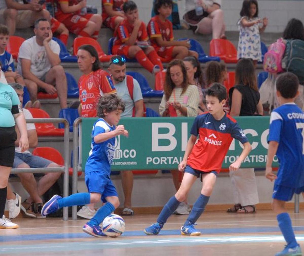 Torneo de la Unión Deportiva Estrada en el Coto Ferreiro. | BERNABÉ/JAVIER LALÍN