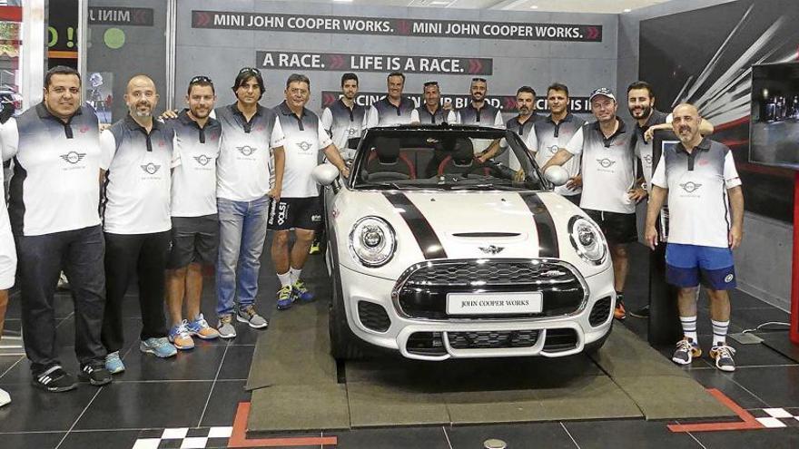 MINI Proa Premium se convierte en el nuevo patrocinador del equipo de pádel A2 Sports