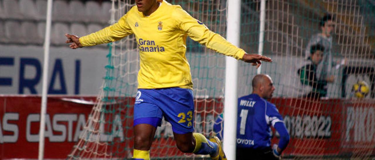 Rondón celebra uno de los goles del triunfo de la UD en Elche por Año Nuevo de 2010.