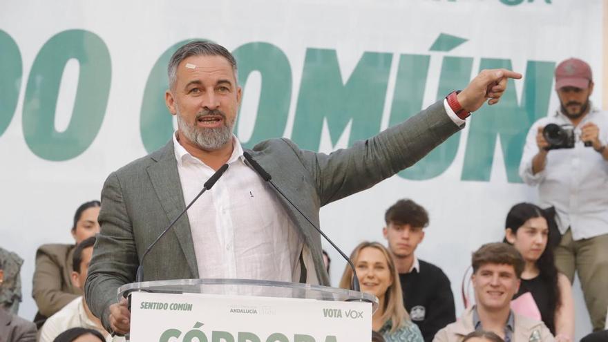 Abascal advierte de nuevo a Moreno en Córdoba de que Vox no se abstendrá y exige negociar si no hay mayoría absoluta