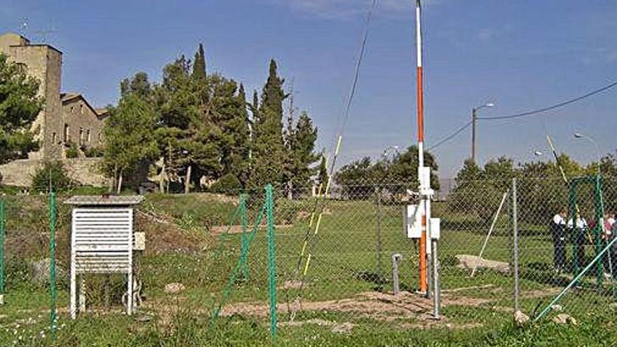 L&#039;estació automàtica de l&#039;Aemet que hi ha a la casa de la Culla (a la dreta)