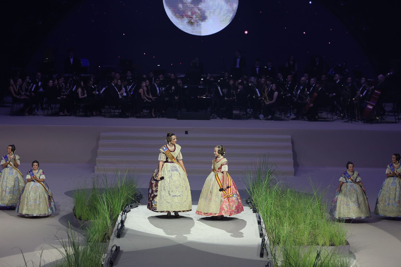 Berta Peiró y Lucía García dicen adiós a su año como falleras mayores de València 2025