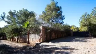 La propiedad comienza a derruir las construcciones ilegales de Casa Paola