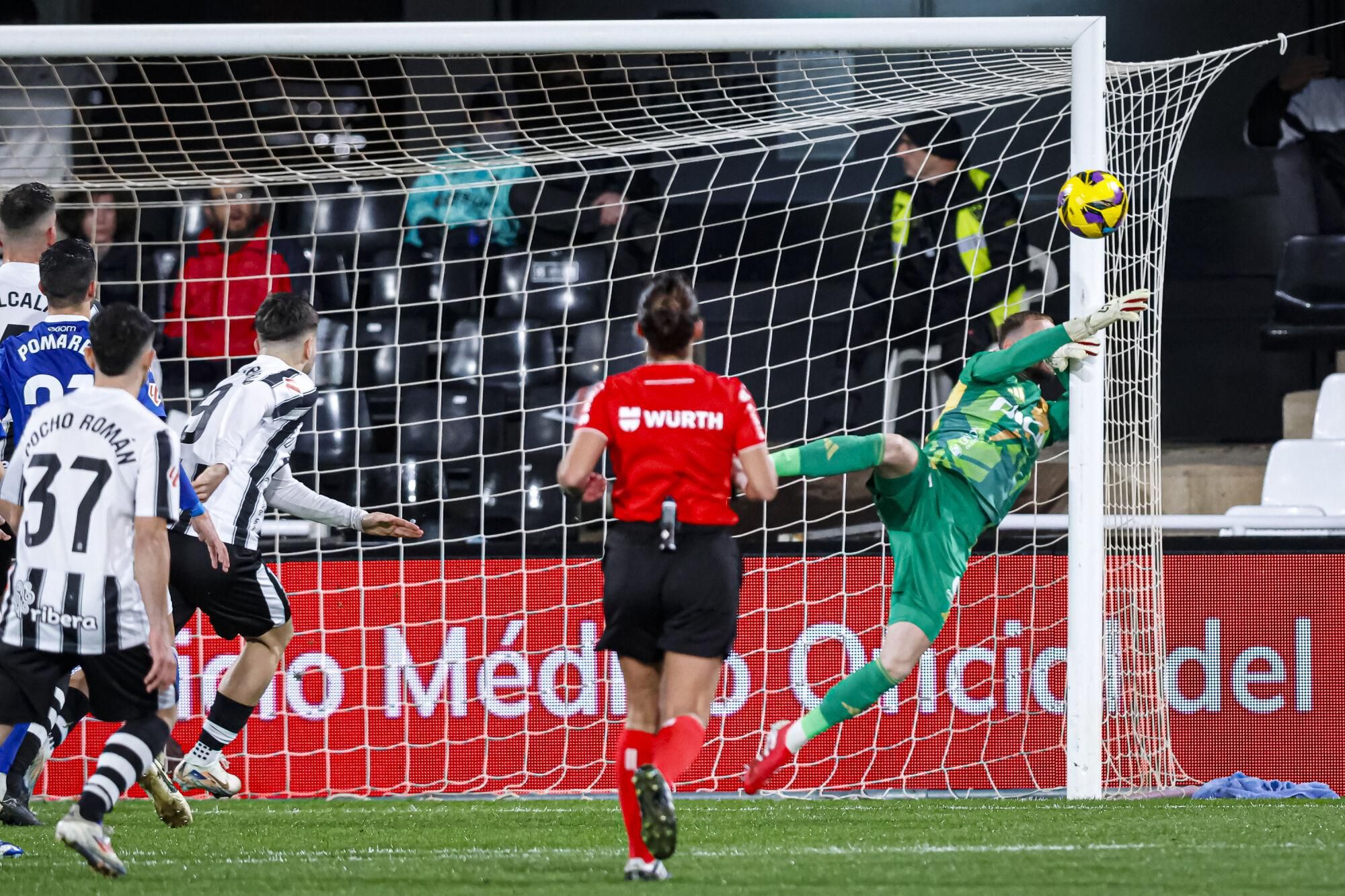EN IMÁGENES: El partido entre Cartagena y Real Oviedo disputado en tierras cartageneras