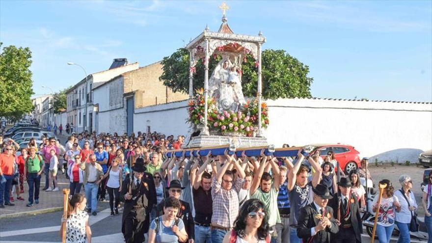 Pozoblanco lleva a la Virgen de Luna a su santuario