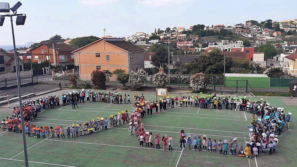 Celebración do Día do Autismo, o curso pasado no Ceip de San Roque, en Darbo (Cangas).   | // FDV