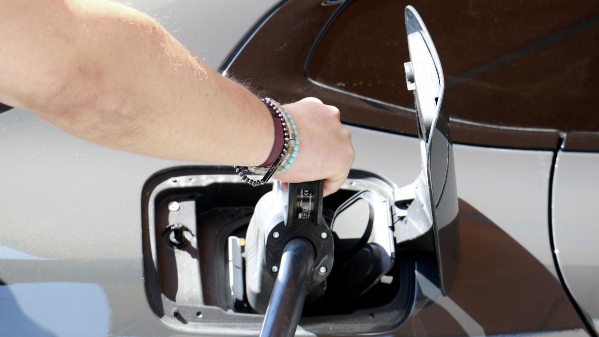 Vehículos eléctricos e híbridos, en una imagen de archivo.